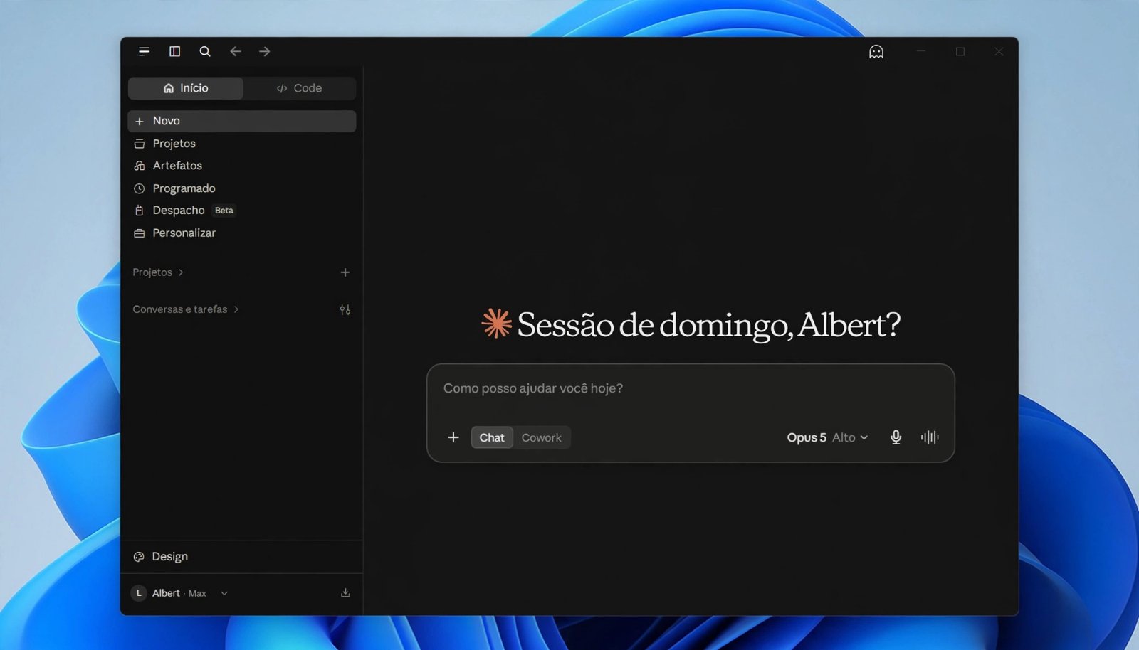 Janela do Claude Desktop recém-aberto, com a barra lateral e o menu de três barras no alto à esquerda